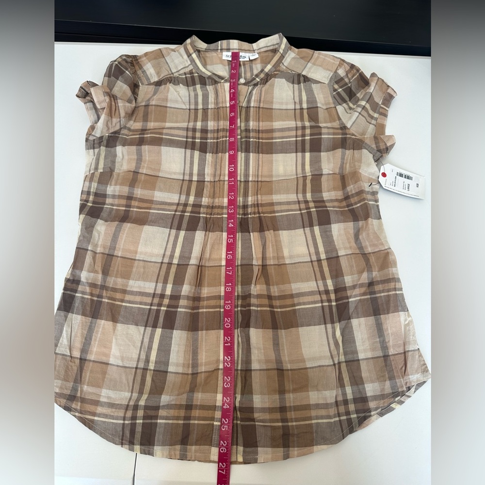 NWT. Women’s cute plaid top. Size large. - Picture 8 of 8